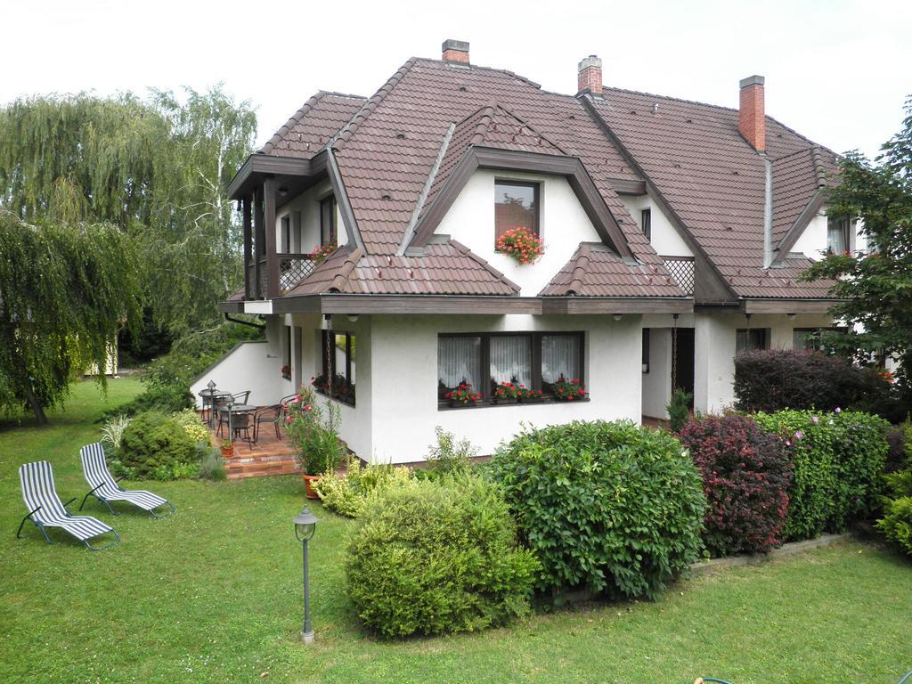 Gruendner Vendeghaz Bed and Breakfast Siófok Eksteriør billede